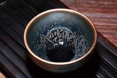 Oil Spot Glaze: Iridescent Elegance and Structural Precision